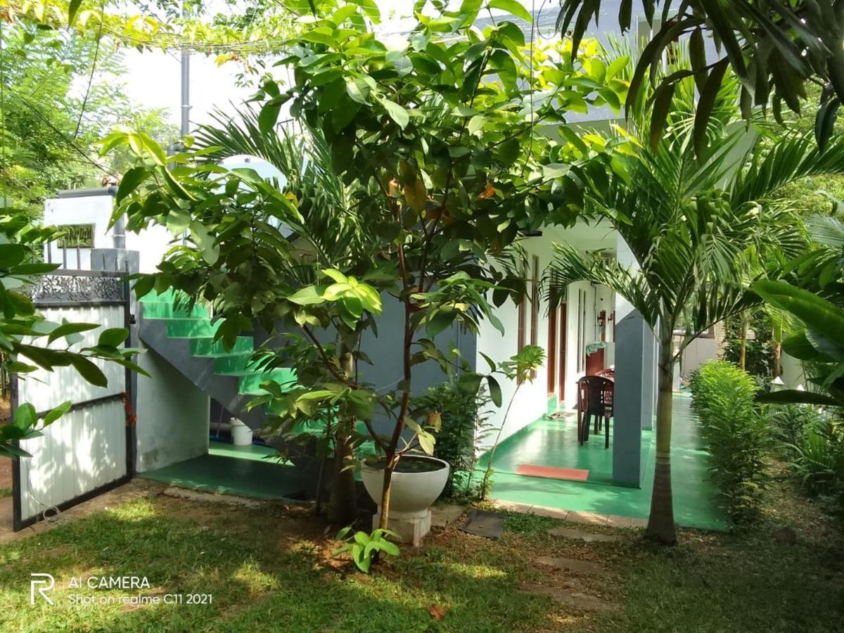New Star Light Hotel Mirissa Ngoại thất bức ảnh