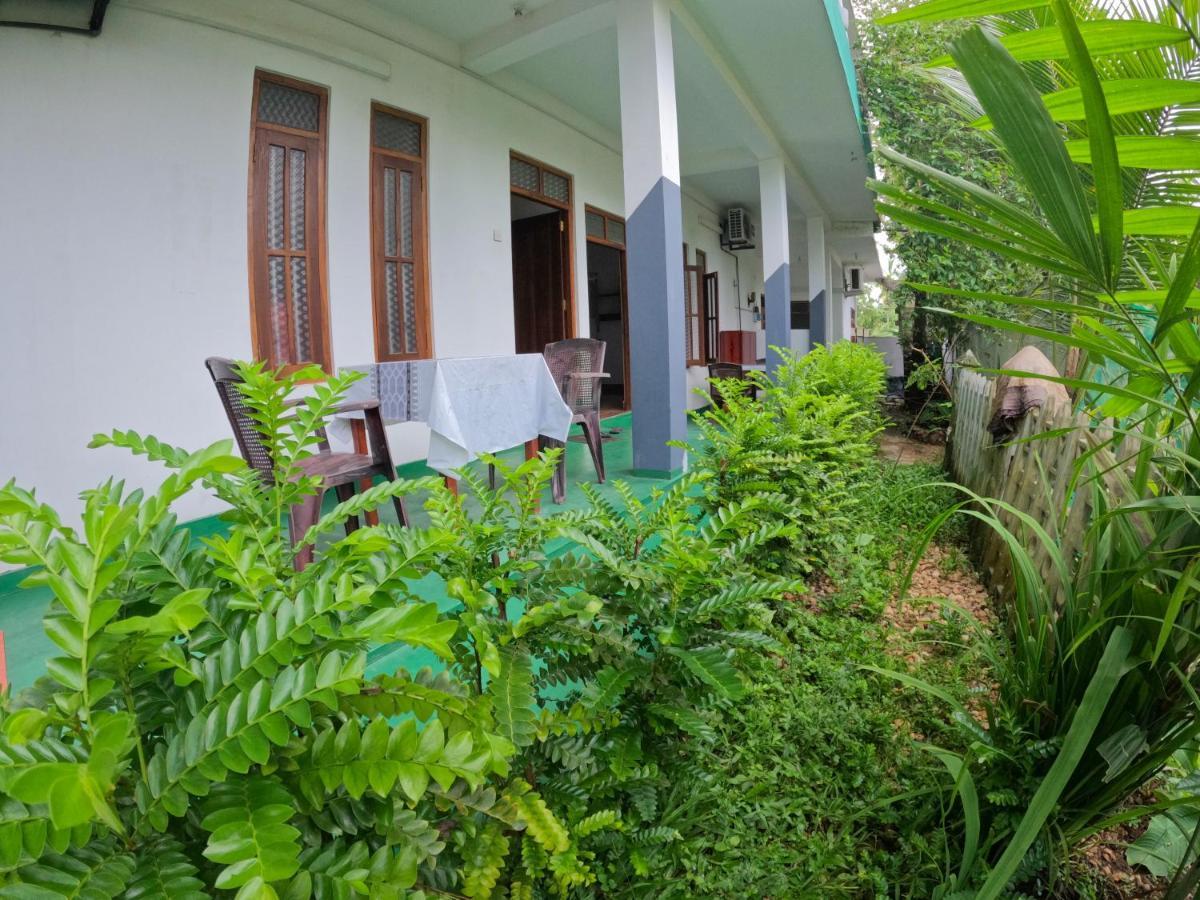 New Star Light Hotel Mirissa Ngoại thất bức ảnh