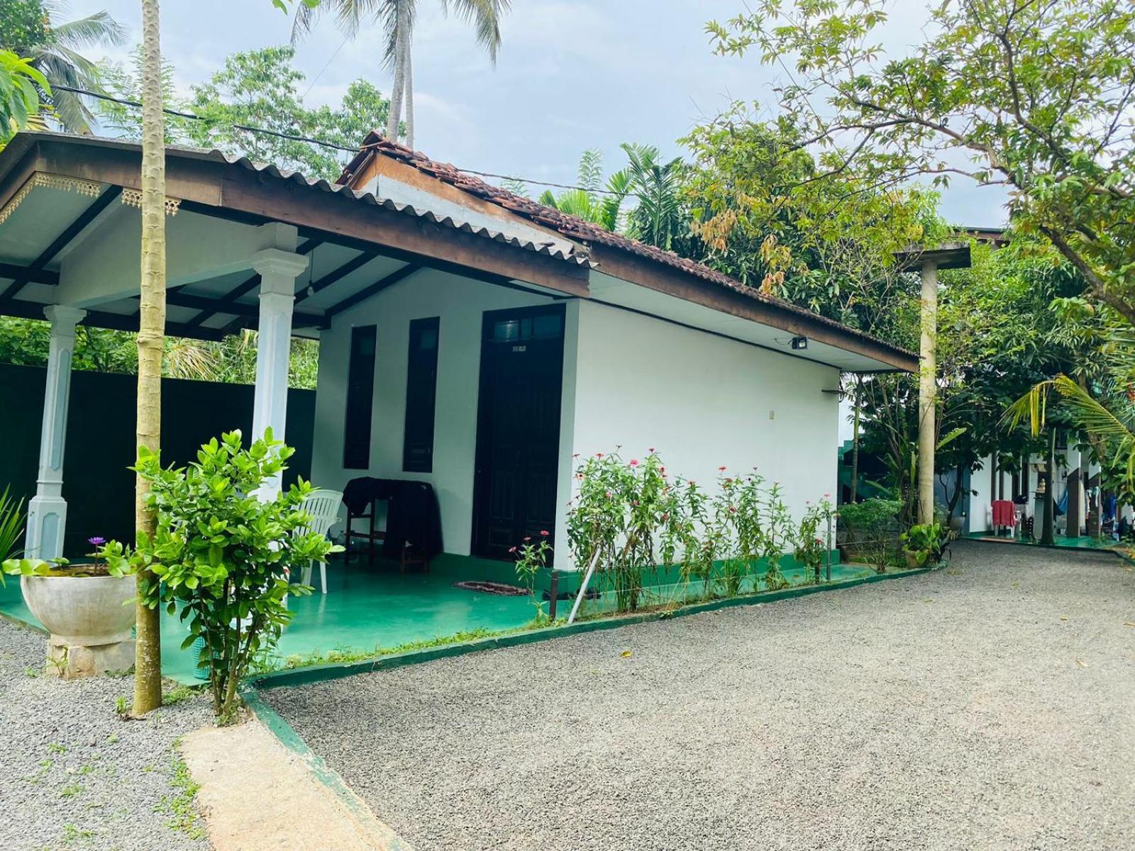 New Star Light Hotel Mirissa Ngoại thất bức ảnh
