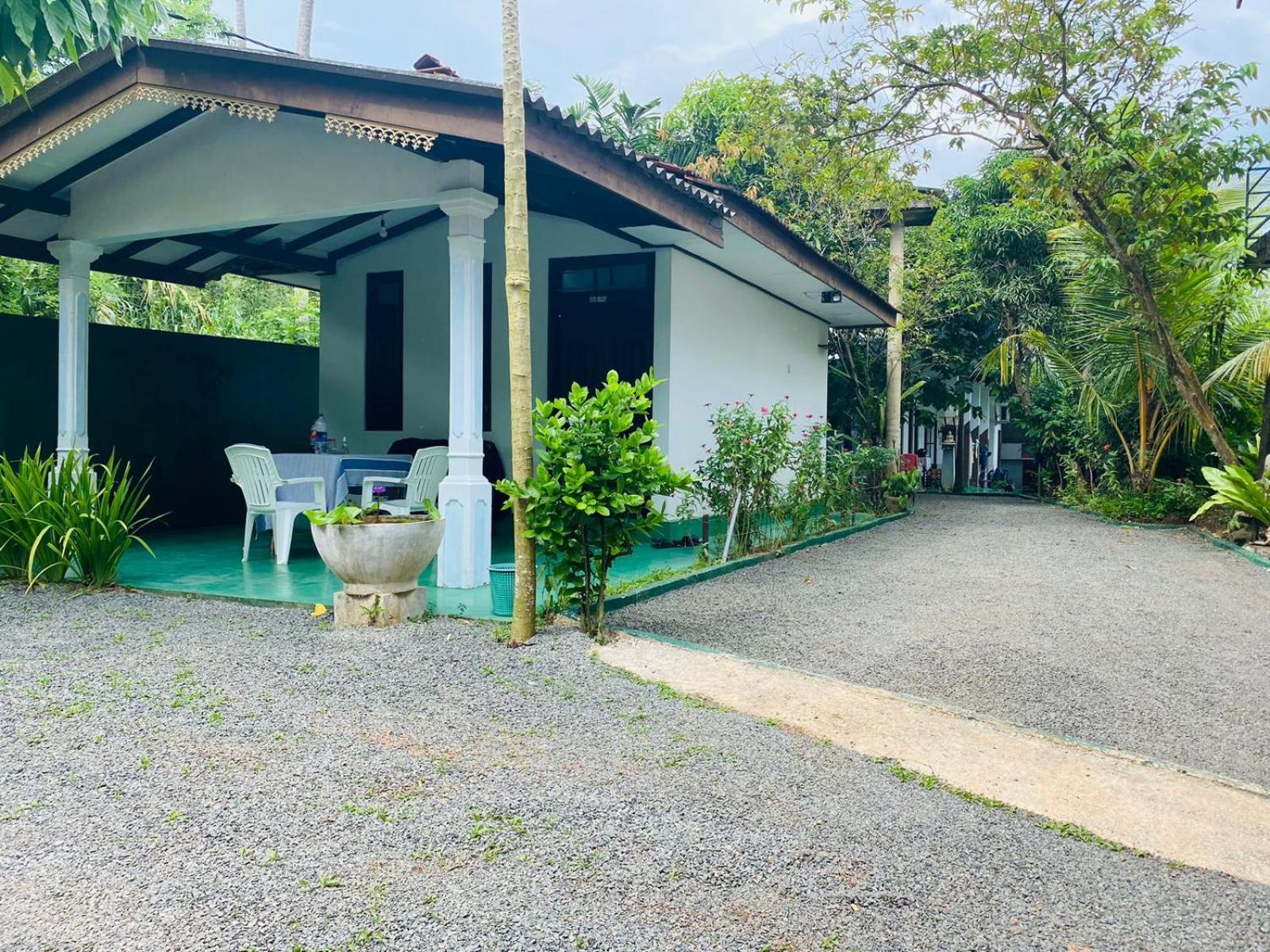 New Star Light Hotel Mirissa Ngoại thất bức ảnh
